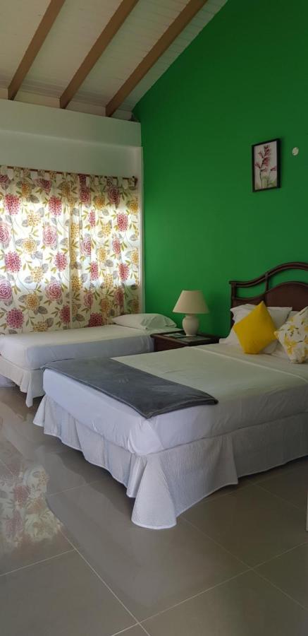 Kings Landing Hotel Clifton Bagian luar foto