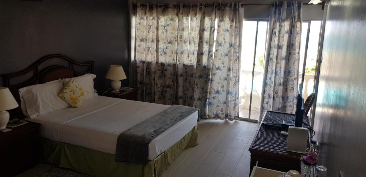 Kings Landing Hotel Clifton Bagian luar foto